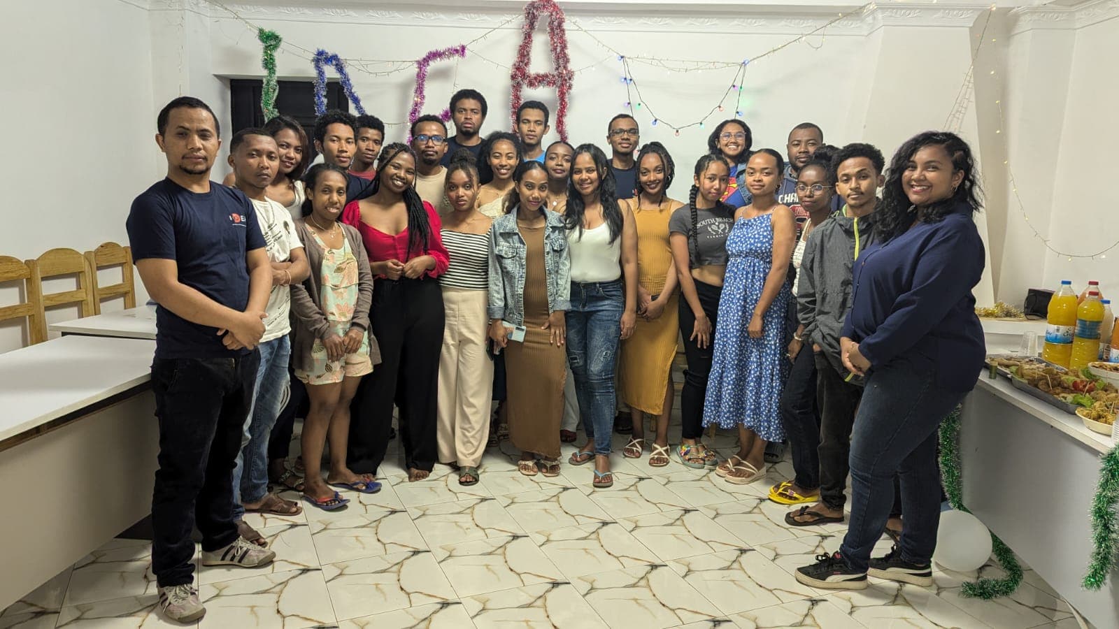 Communauté Idea Academy réunie lors d’un moment de célébration