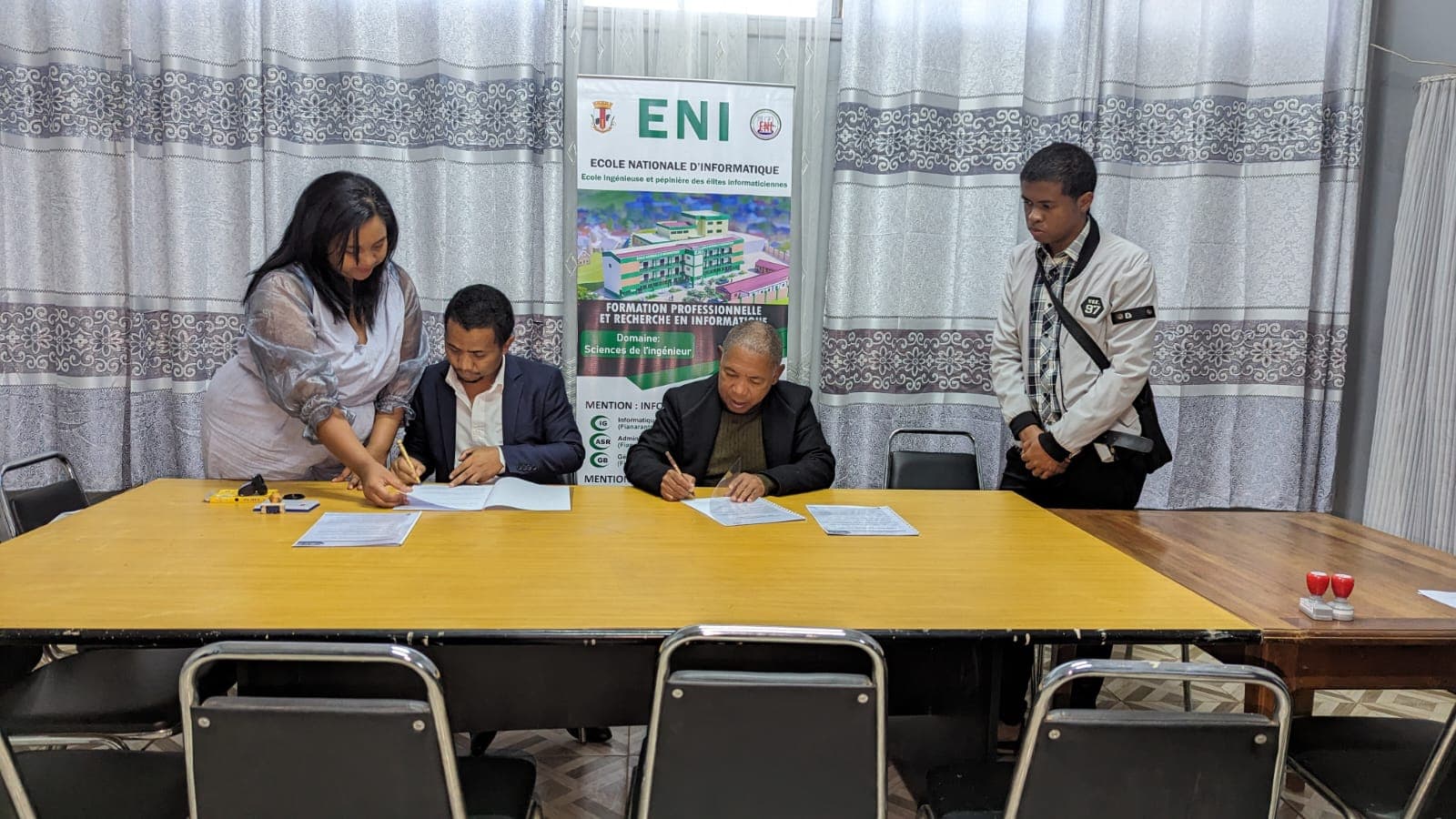 Signature d’une convention de partenariat avec l’École Nationale d’Informatique